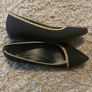 Vionic Lotus Dahlia knitted flat, size 7, black with khaki trim, perfect shape!